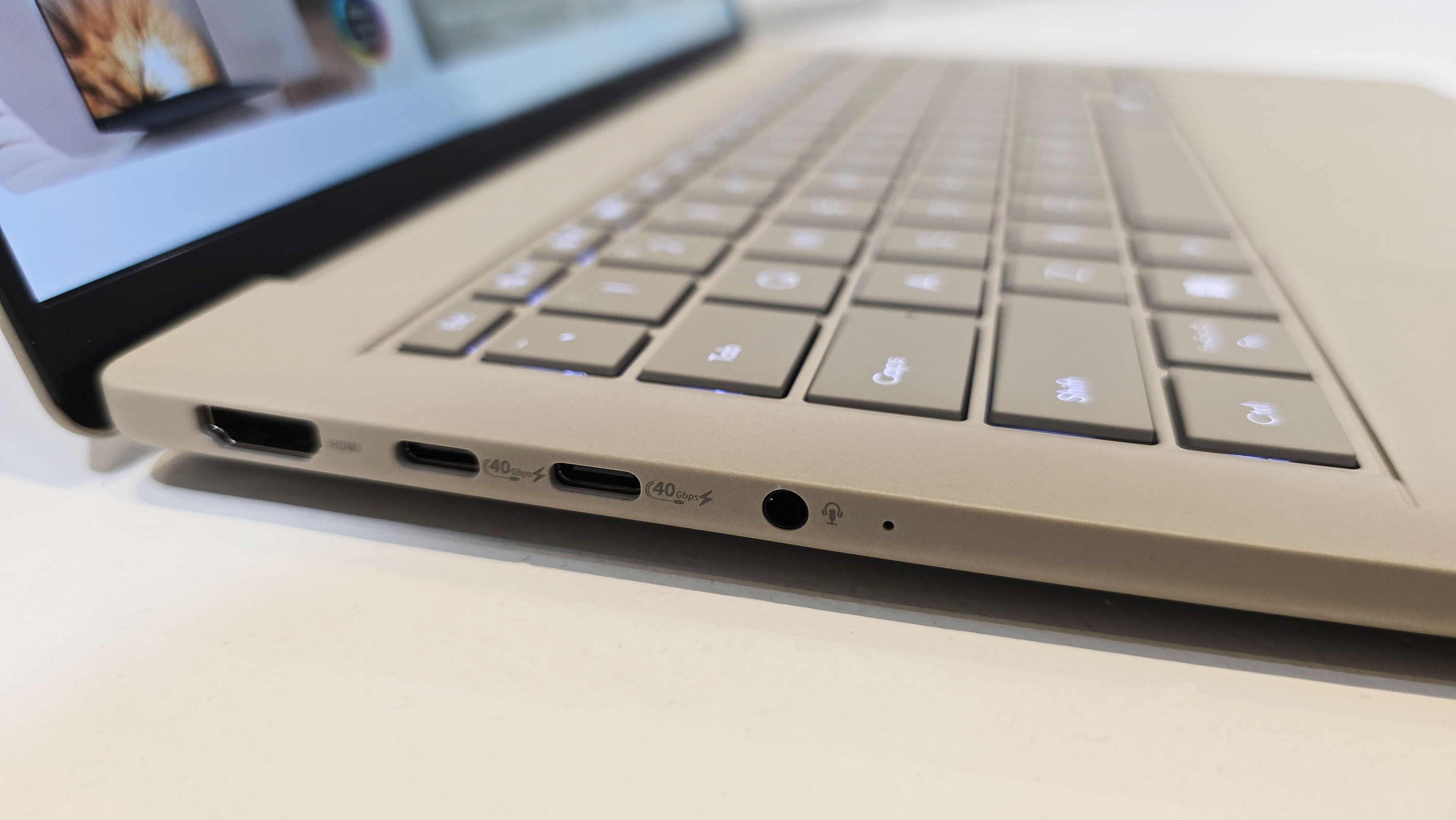 Qualcomm Snapdragon X işlemcilerinin yer aldığı ASUS'tan yeni 2025 Zenbook A14 ve CES 2025'te açıklandı.