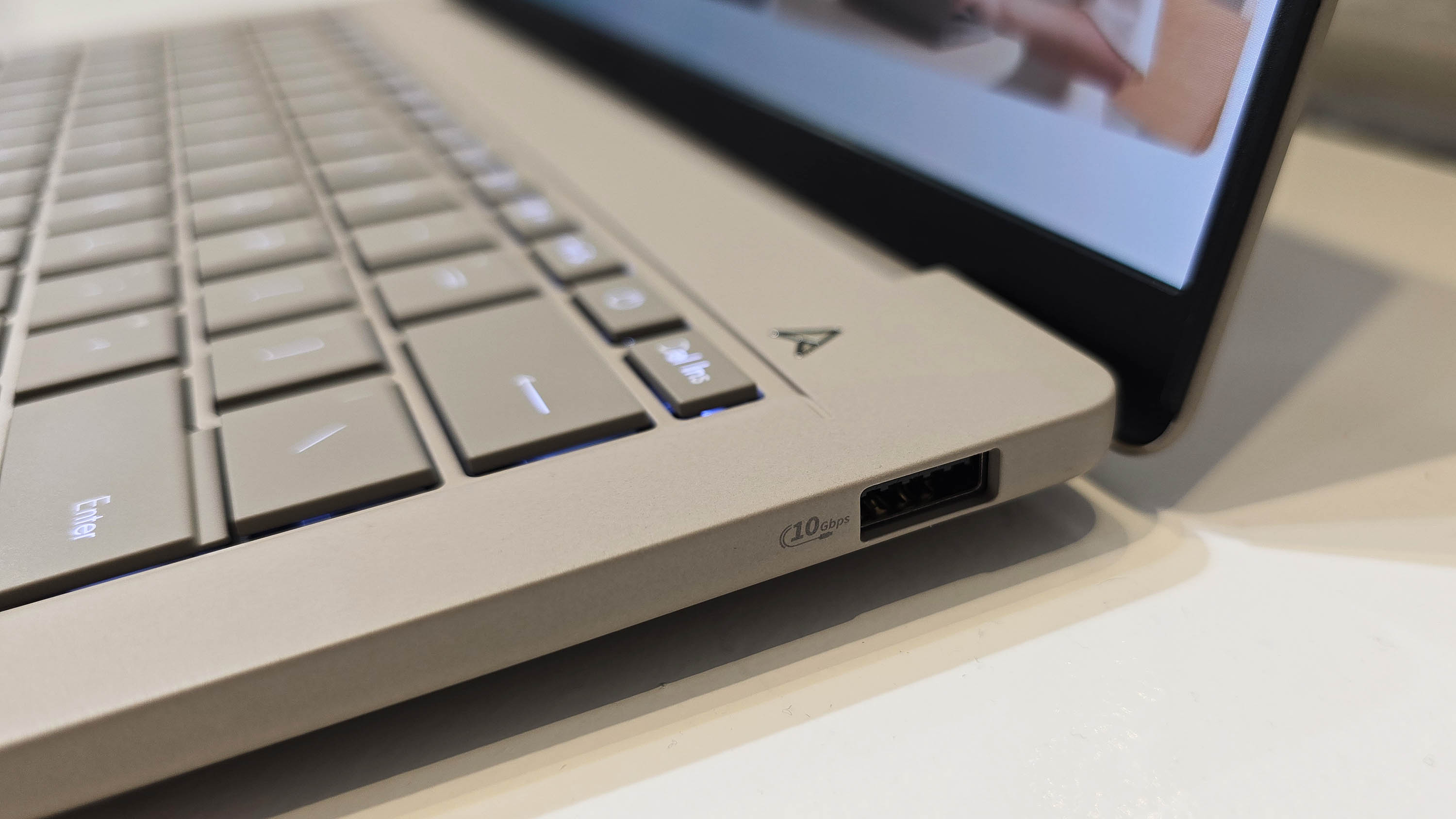 ASUS'un Qualcomm Snapdragon X işlemcilere sahip yeni 2025 Zenbook A14'ü CES 2025'te duyuruldu.