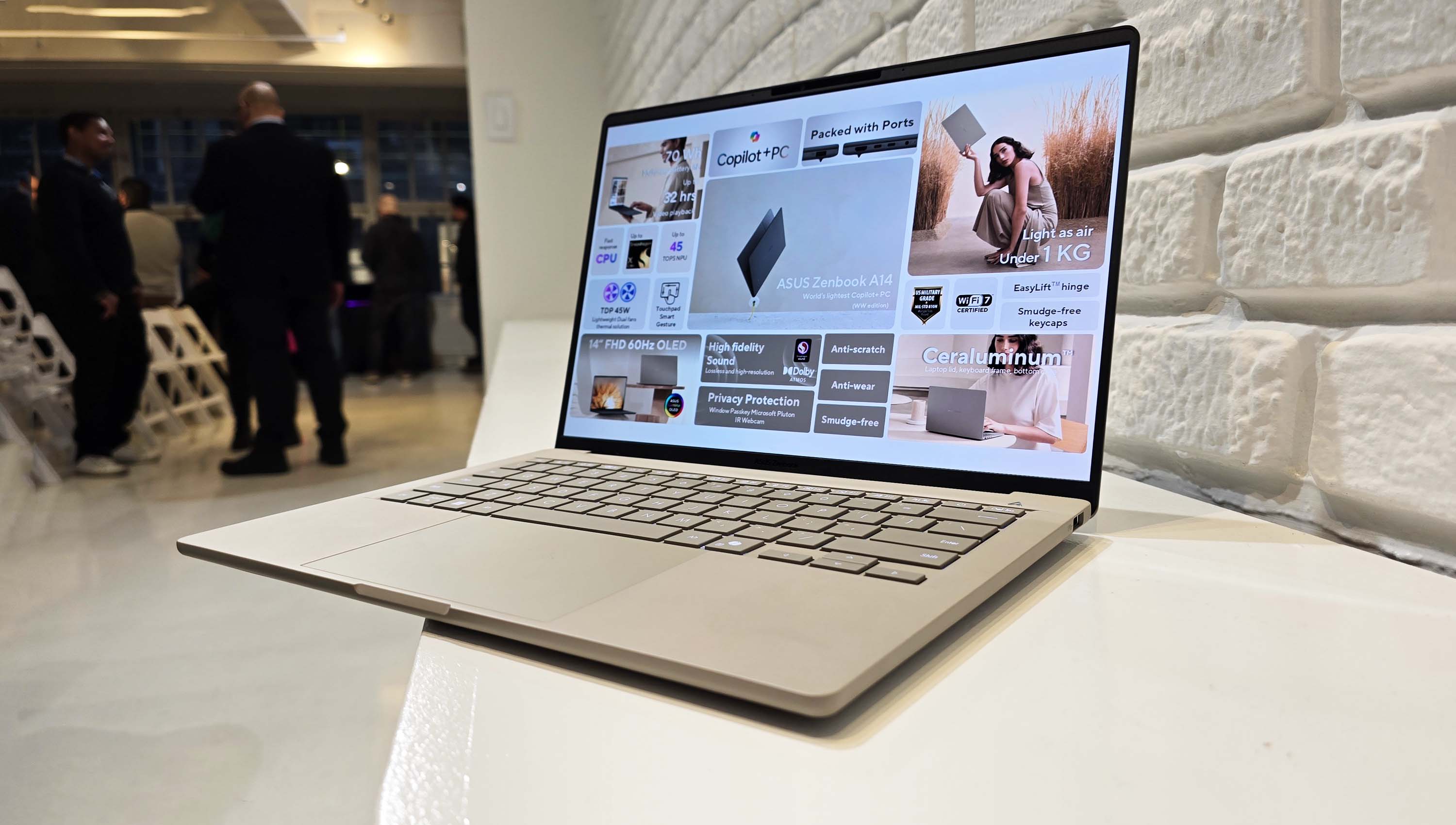 ASUS'un Qualcomm Snapdragon X işlemcilere sahip yeni 2025 Zenbook A14'ü CES 2025'te duyuruldu.