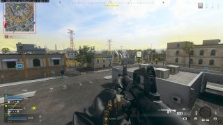 Call of Duty: Warzone dereceli oyununda çatıdan dışarı bakmak