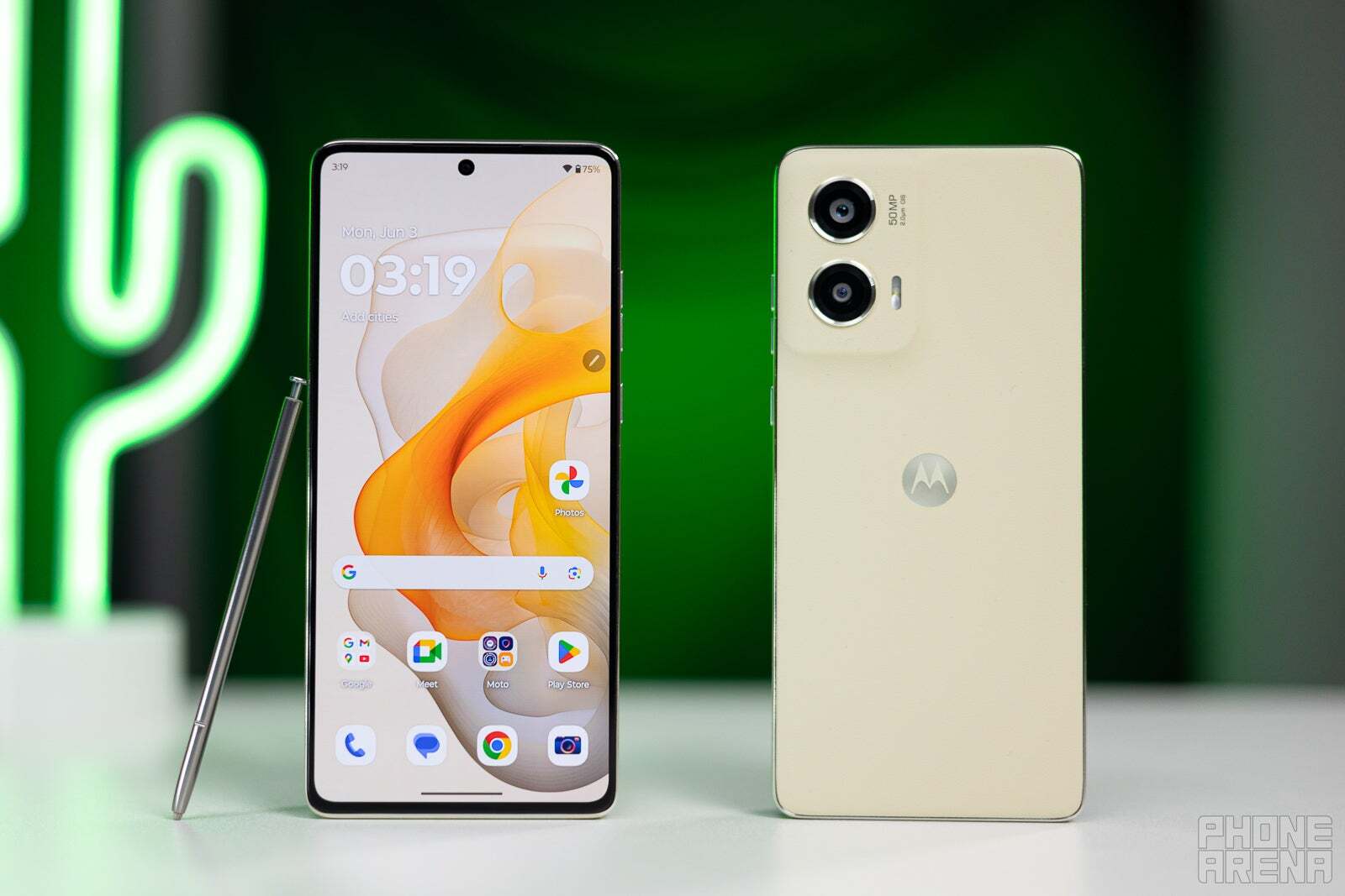 Moto G Stylus 5G (2024) yerleşik bir kalemle birlikte geliyor ancak dürüst olalım; S Ultra modelleriyle aynı sınıfta değil. | Resim kredisi – PhoneArena - S Pen ister misiniz? Galaxy S25 Ultra, düşüşlere rağmen en iyi seçeneğiniz olmaya devam ediyor