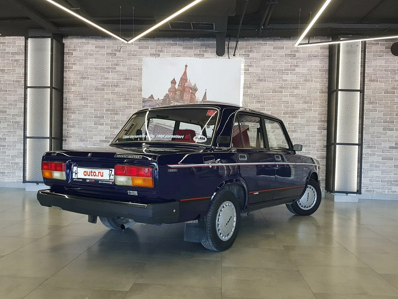Rusya'da koleksiyonluk bir VAZ-2107 