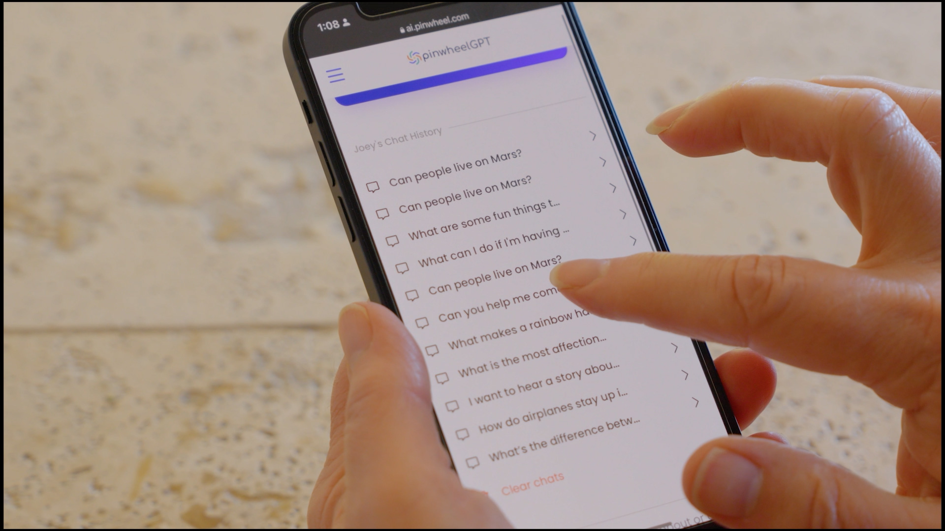 Akıllı telefondaki PinwheelGPT ana portalı