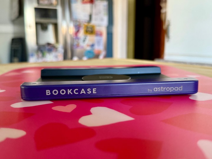 Astropad Kitaplığın yandan görünümü.