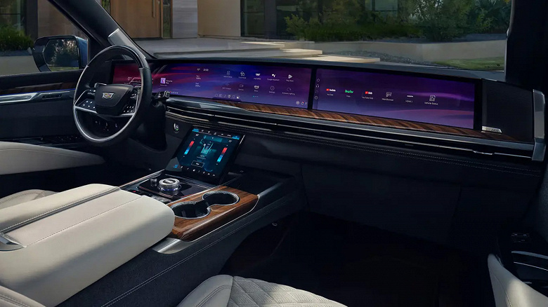 Bayi Rusya'ya yeniden tasarlanmış 682 beygir gücündeki Cadillac Escalade-V'yi getiriyor - çok pahalı