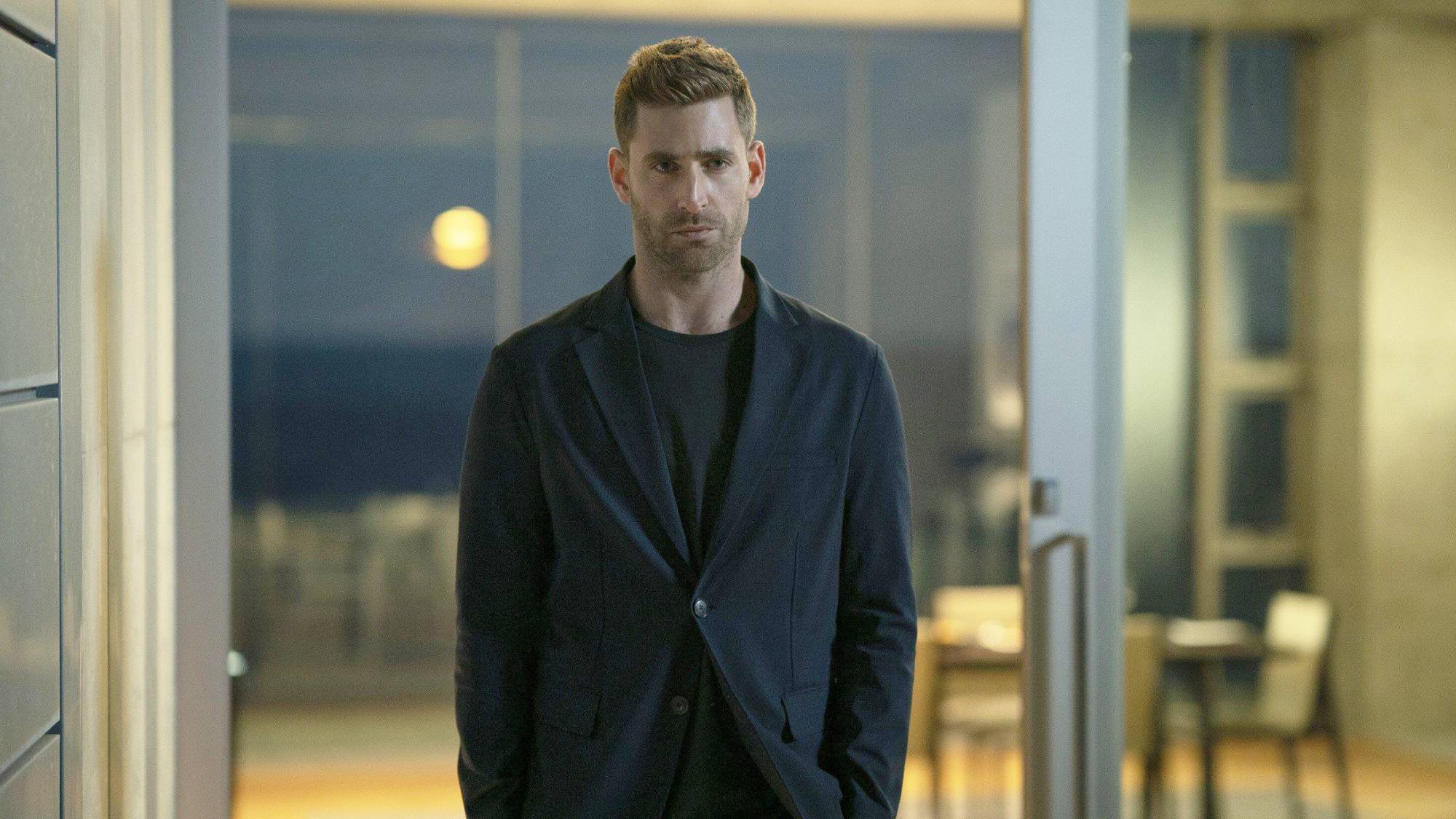 Oliver Jackson-Cohen, Adrian Griffin rolünde