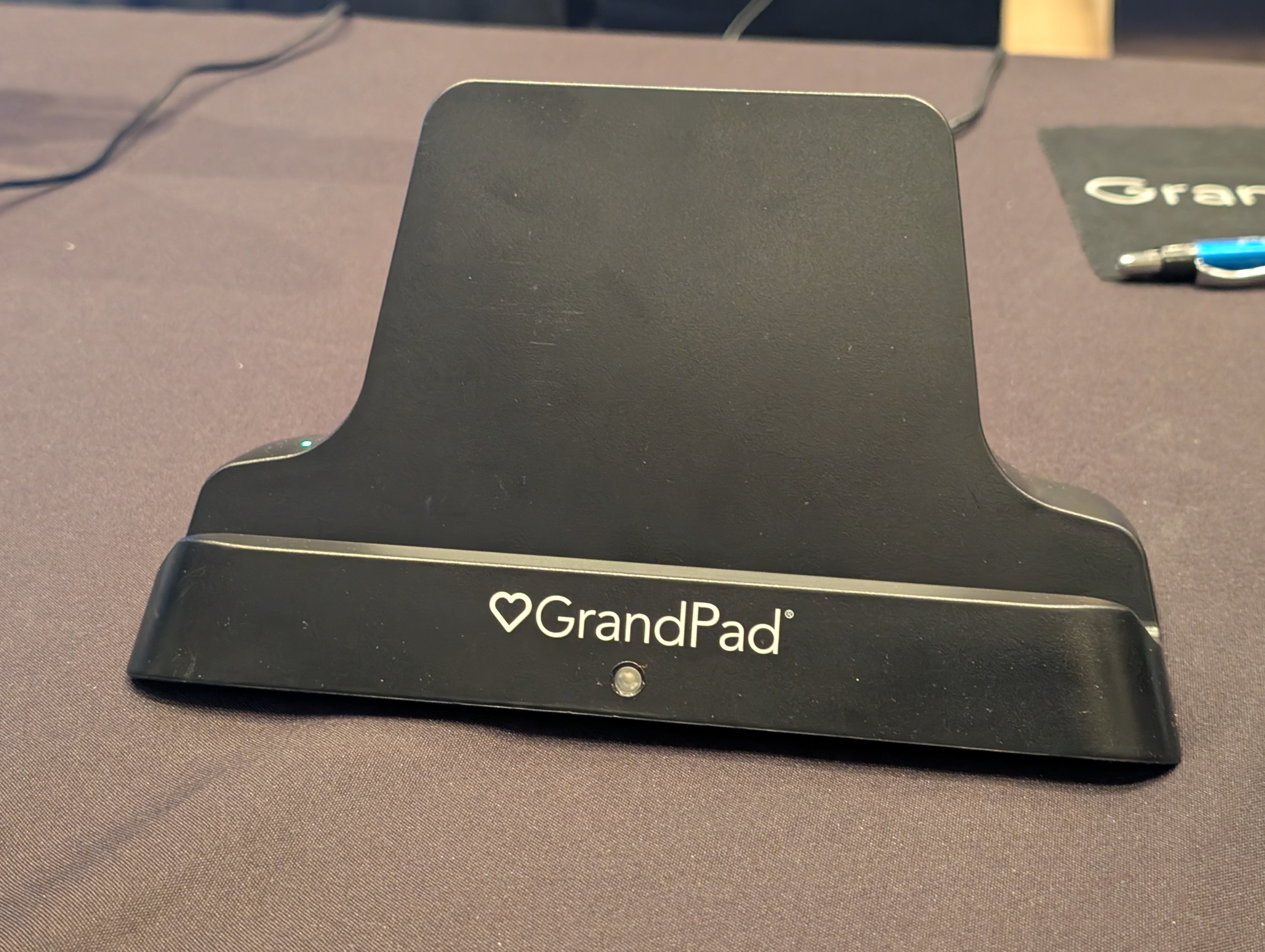 GrandPad kablosuz şarj istasyonu