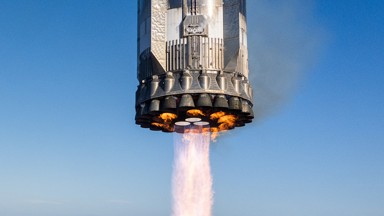 SpaceX, Starship'in fırlatılışında ve Mehazilla tarafından yakalanırken Super Heavy B14 hızlandırıcısının Raptor motorlarının inanılmaz fotoğraflarını gösterdi