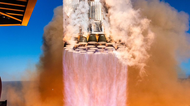 SpaceX, Starship'in fırlatılışında ve Mehazilla tarafından yakalanırken Super Heavy B14 hızlandırıcısının Raptor motorlarının inanılmaz fotoğraflarını gösterdi
