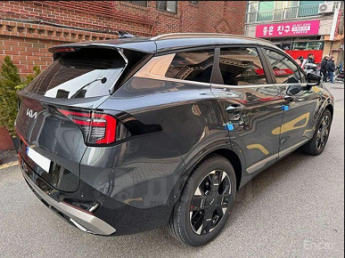 Rusya'da güçlü bir turbo motora, 8 vitesli otomatik şanzımana ve 2 yıl garantiye sahip tamamen yeni bir Kia Sportage satmaya başladılar.