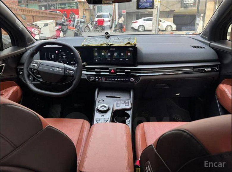 Rusya'da güçlü bir turbo motora, 8 vitesli otomatik şanzımana ve 2 yıl garantiye sahip tamamen yeni bir Kia Sportage satmaya başladılar.