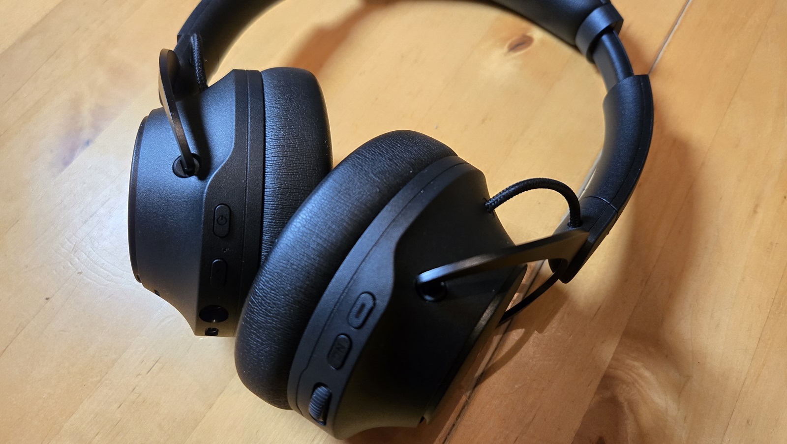 HyperX Cloud MIX 2'nin alttan görünümü