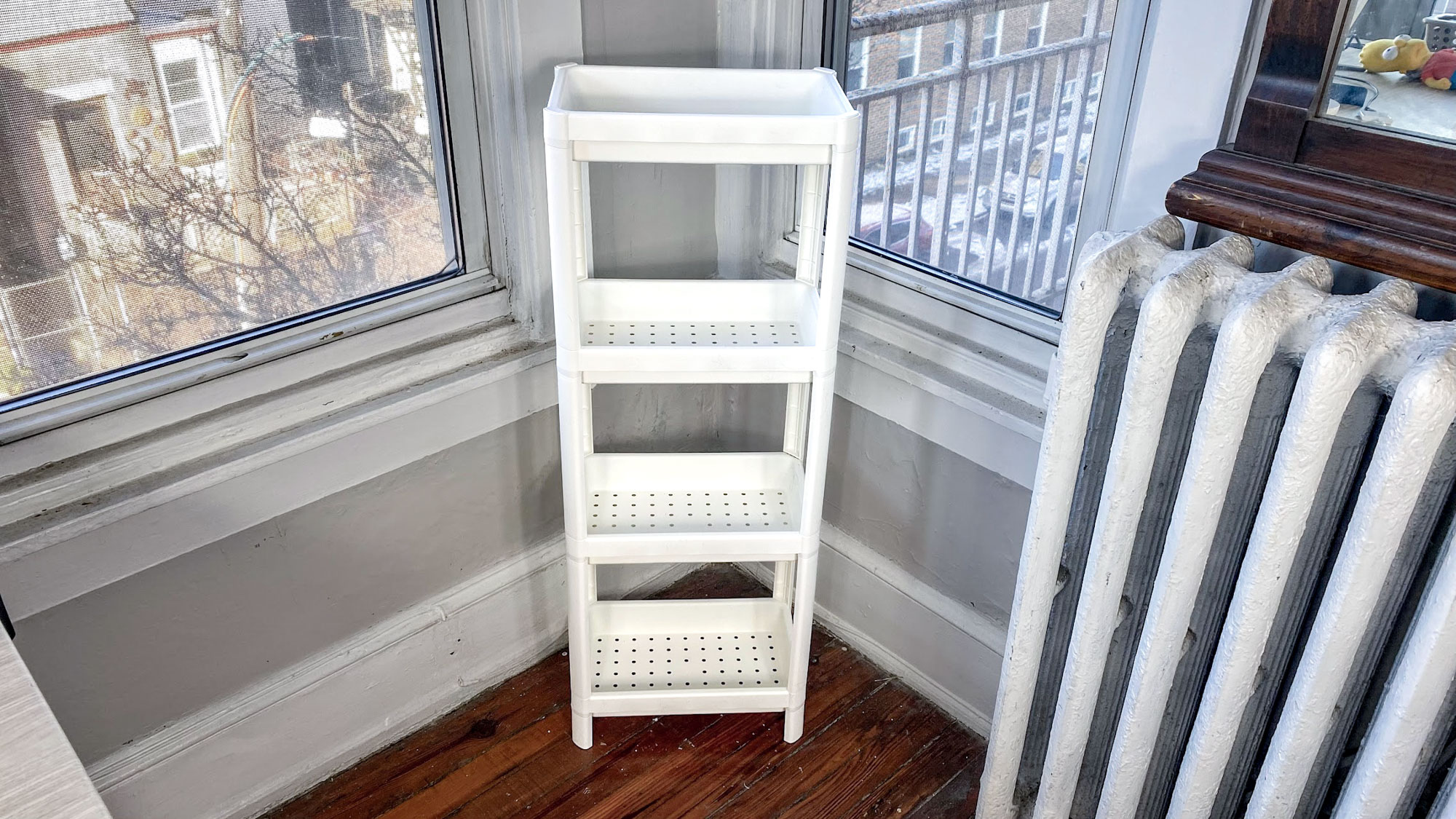 bir köşede ikea vesken rafı