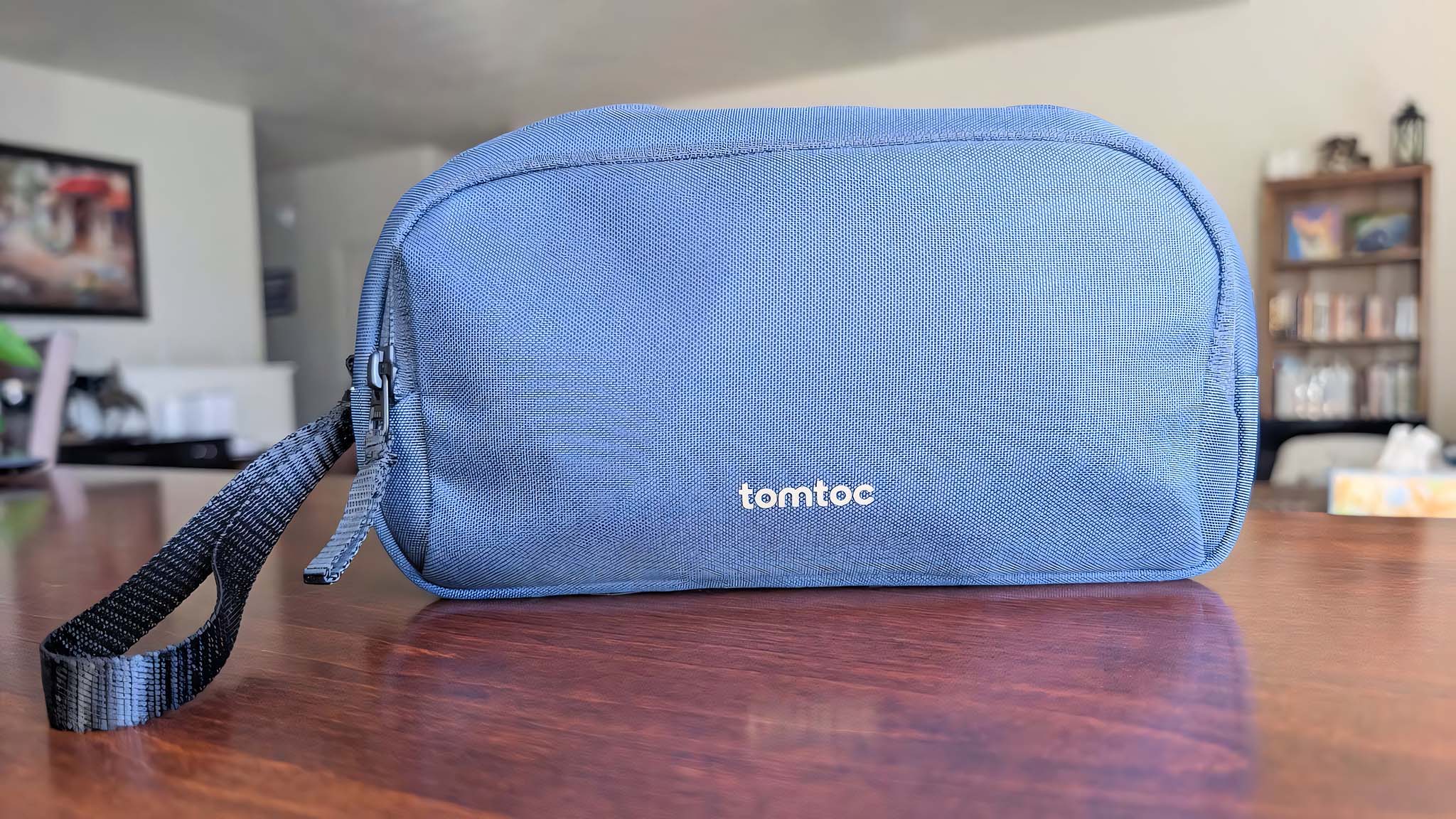 Tomtoc Light-T12 Elektronik Aksesuar Kesesi M'nin ön tarafı.
