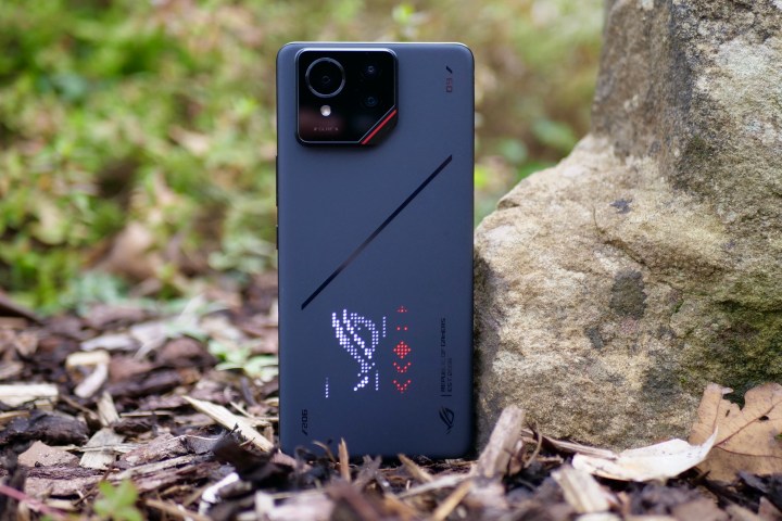 Asus ROG Phone 9 Pro'nun arkası.
