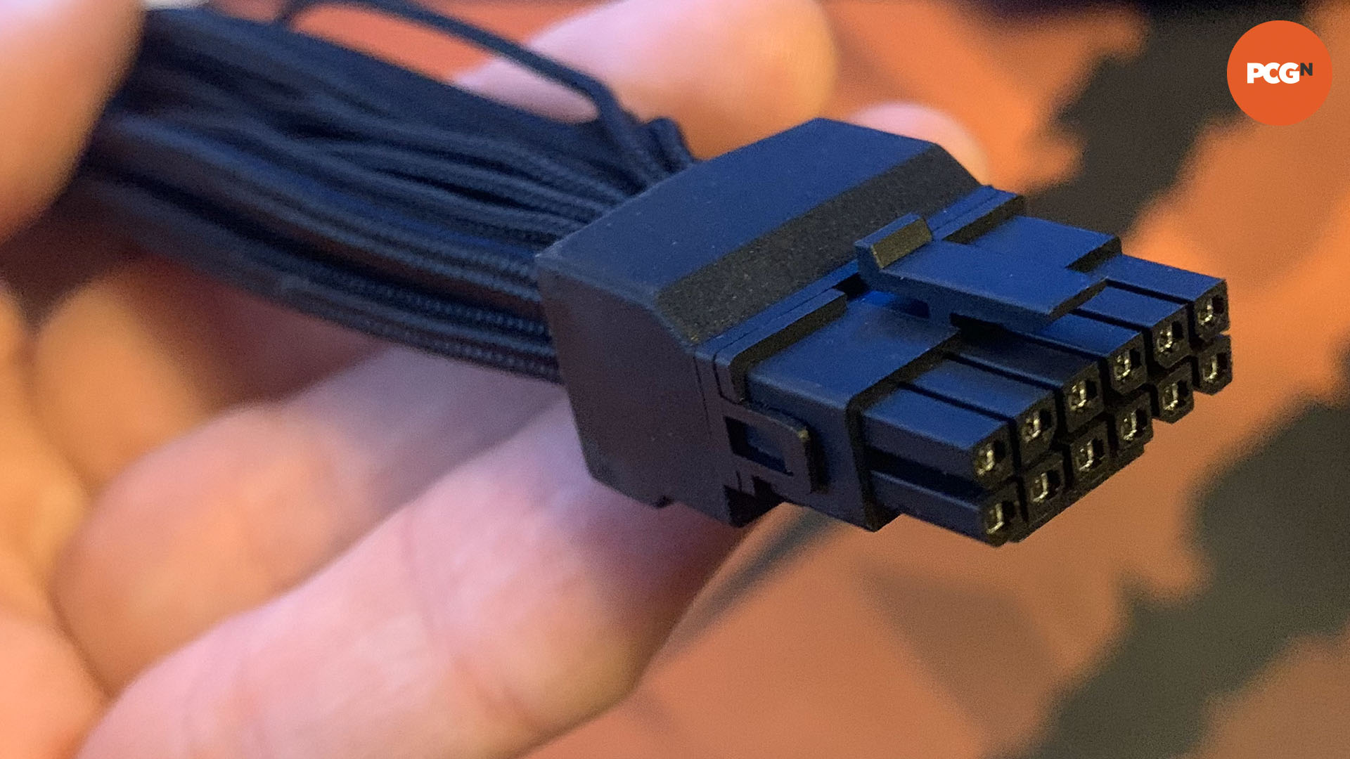 nvidia-geforce-rtx-5090-kutudan çıkarma-12vhpwr-adaptörü Nvidia GeForce RTX 5090 kutudan çıkarma: 12V adaptör kablosu