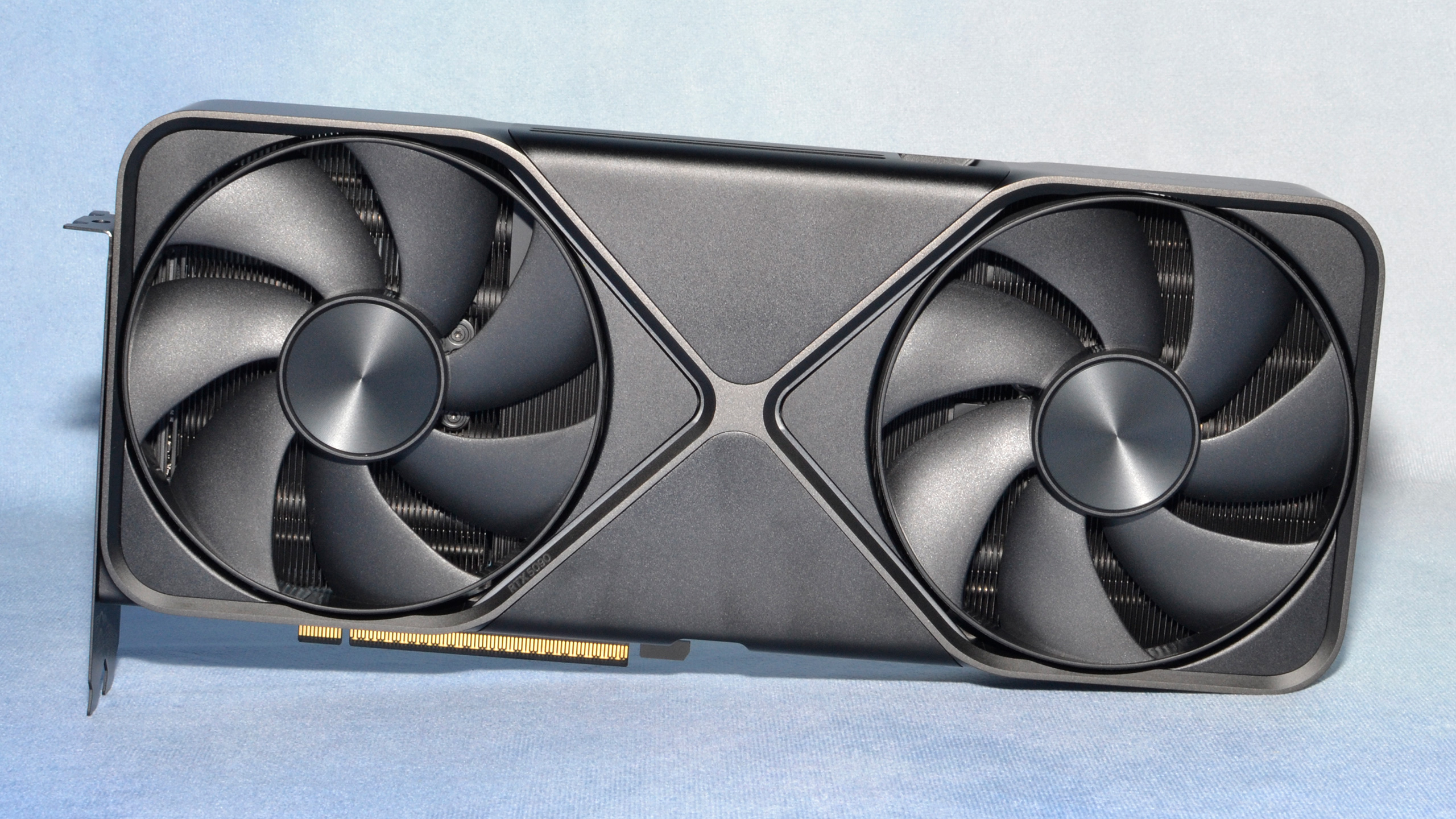 Nvidia GeForce RTX 5090 Founders Edition kart fotoğrafları ve kutu açılımı