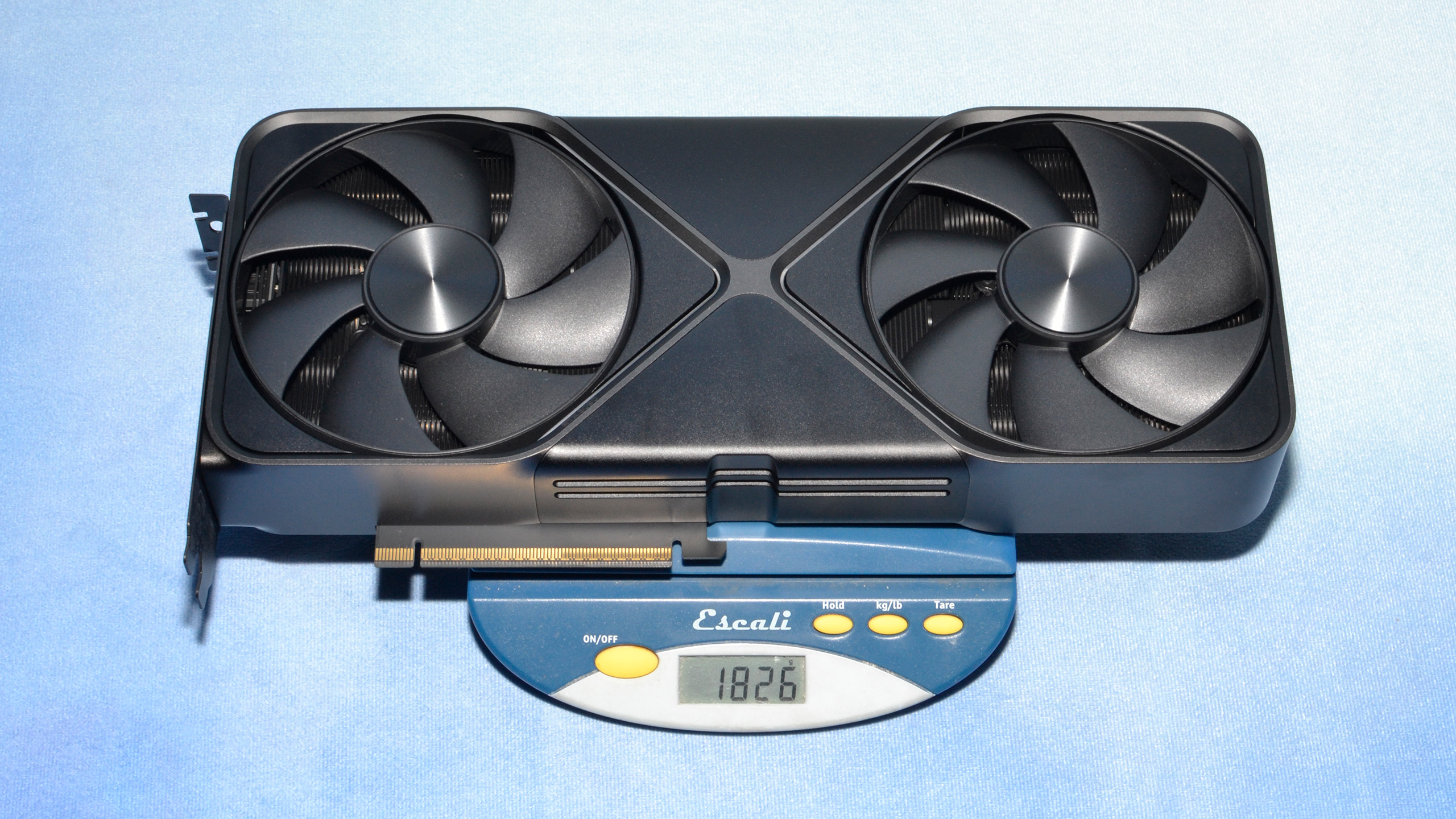 Nvidia GeForce RTX 5090 Founders Edition kart fotoğrafları ve kutu açılımı