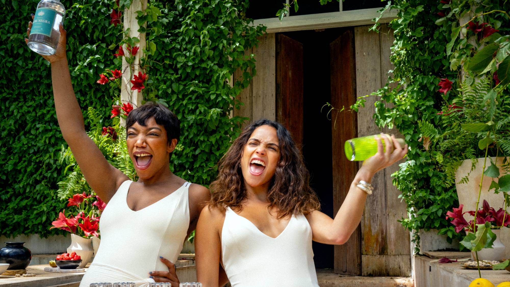 Naomi Ackie ve Adria Arjona