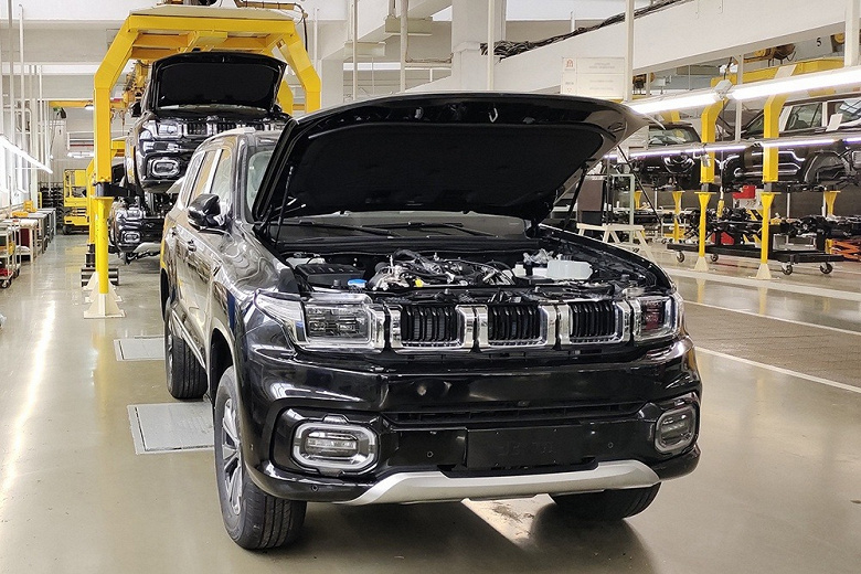 Rusya, Toyota Land Cruiser'ın yerine geçecek yeni modelin üretimine başladı. Yerli üretim dört tekerlekten çekişli SUV BAIC BJ60 yakında satışa çıkacak