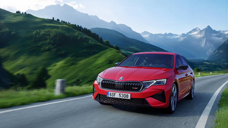 Skoda Superb 2025 ve Octavia RS 2025 tanıtıldı