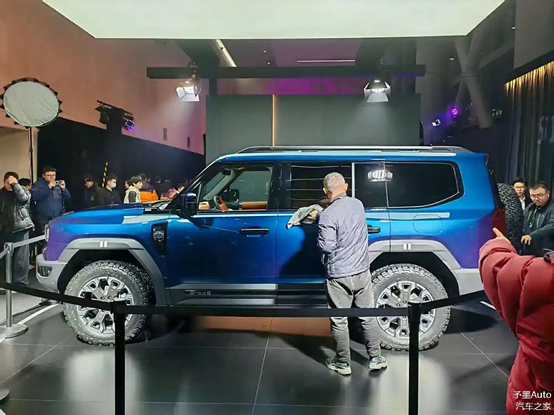 Tank dönüşlü, havalı süspansiyonlu ve 1.400 km güç rezervine sahip yüzen bir SUV. Jetour Zongheng G700 tanıtıldı
