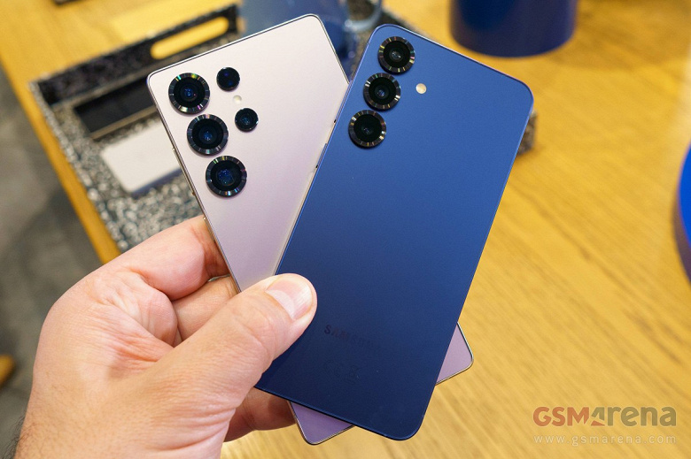 Bir elinde iki ultra. Samsung Galaxy S25 Ultra, galanın hemen ardından canlı fotoğraflarda Galaxy S24 Ultra ve Galaxy S25 Plus ile karşılaştırıldı