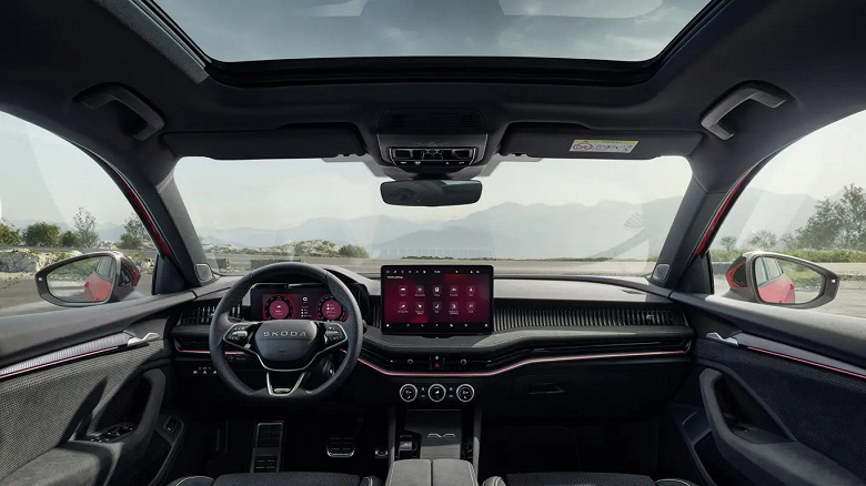 Skoda Superb SportLine 2025 iki gövde stiliyle sunuluyor. Satışlar çoktan başladı