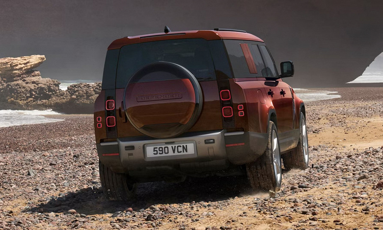 Lüks İngiliz primi zaten Rusya'da. Bayi artık 300 beygir gücünde bir motora ve dört tekerlekten çekişe sahip, 8 koltuklu büyük bir Land Rover Defender 130'a sahip.