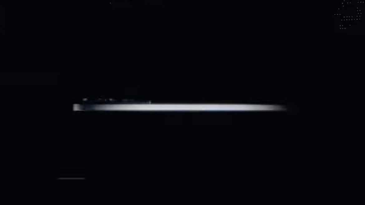 S25 Edge'in ince profilinin bir yakınını gösteren Samsung teaser'ın bir kısmı
