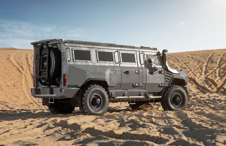 Acımasız zırhlı SUV Buran Rusya'da satılıyor - zırhlı Toyota Land Cruiser'dan 5 milyon ruble daha pahalı