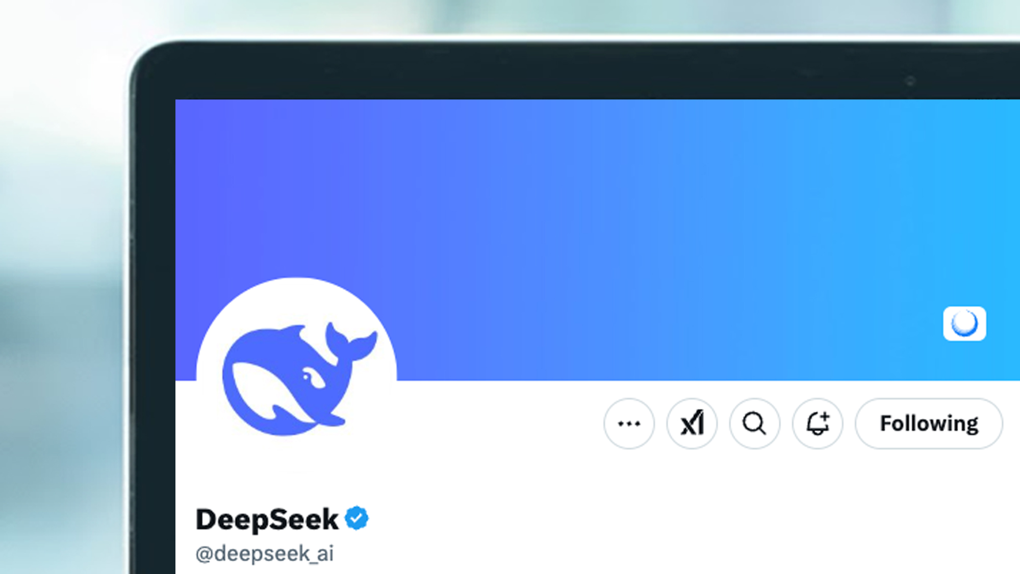 Deepseek Twitter hesabını gösteren bir dizüstü bilgisayar ekranı