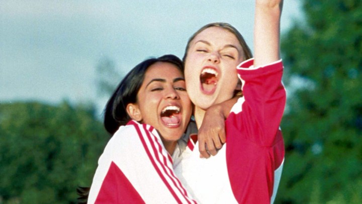 Parminder Nagra ve Keira Knightley Bend It Beckham gibi.