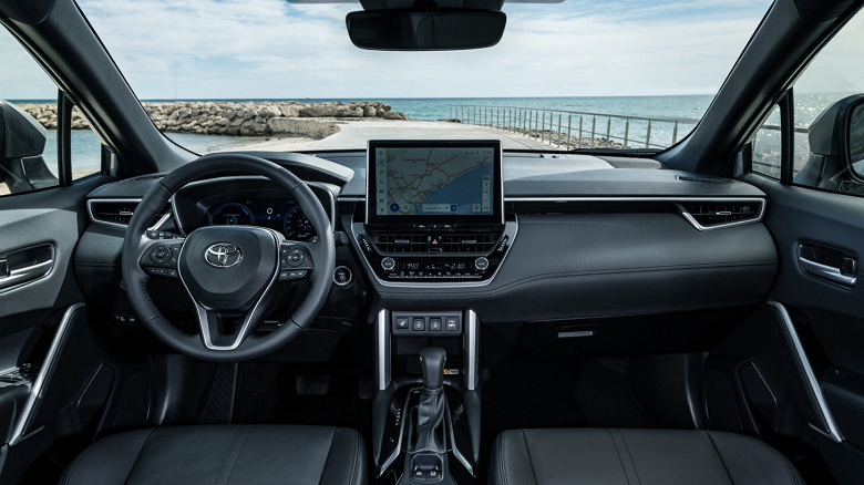 Yeni Toyota Corolla Cross, Rusya'da 2,3 milyon ruble için satılıyor - Kasım 2024'ten neredeyse bir milyon daha ucuz