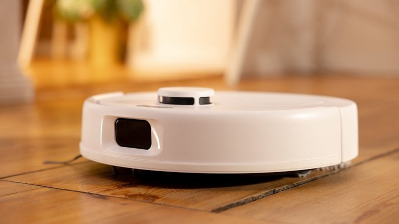 Ecovacs N30 Pro Omni'nin önden görünümü Ecovacs N30 Pro Omni'nin önden görünümü