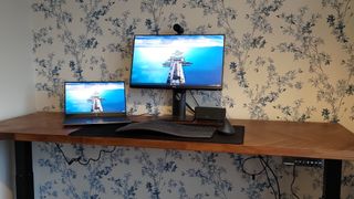 Otonom SmartDesk Core ayakta çalışma masası
