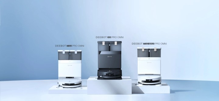 Deebot X8 Pro Omni serinin geri kalanının yanında. 