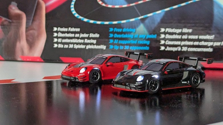 Carrera Hybrid - yarış pistindeki arabalar Carrera Hybrid - yarış pistindeki arabalar