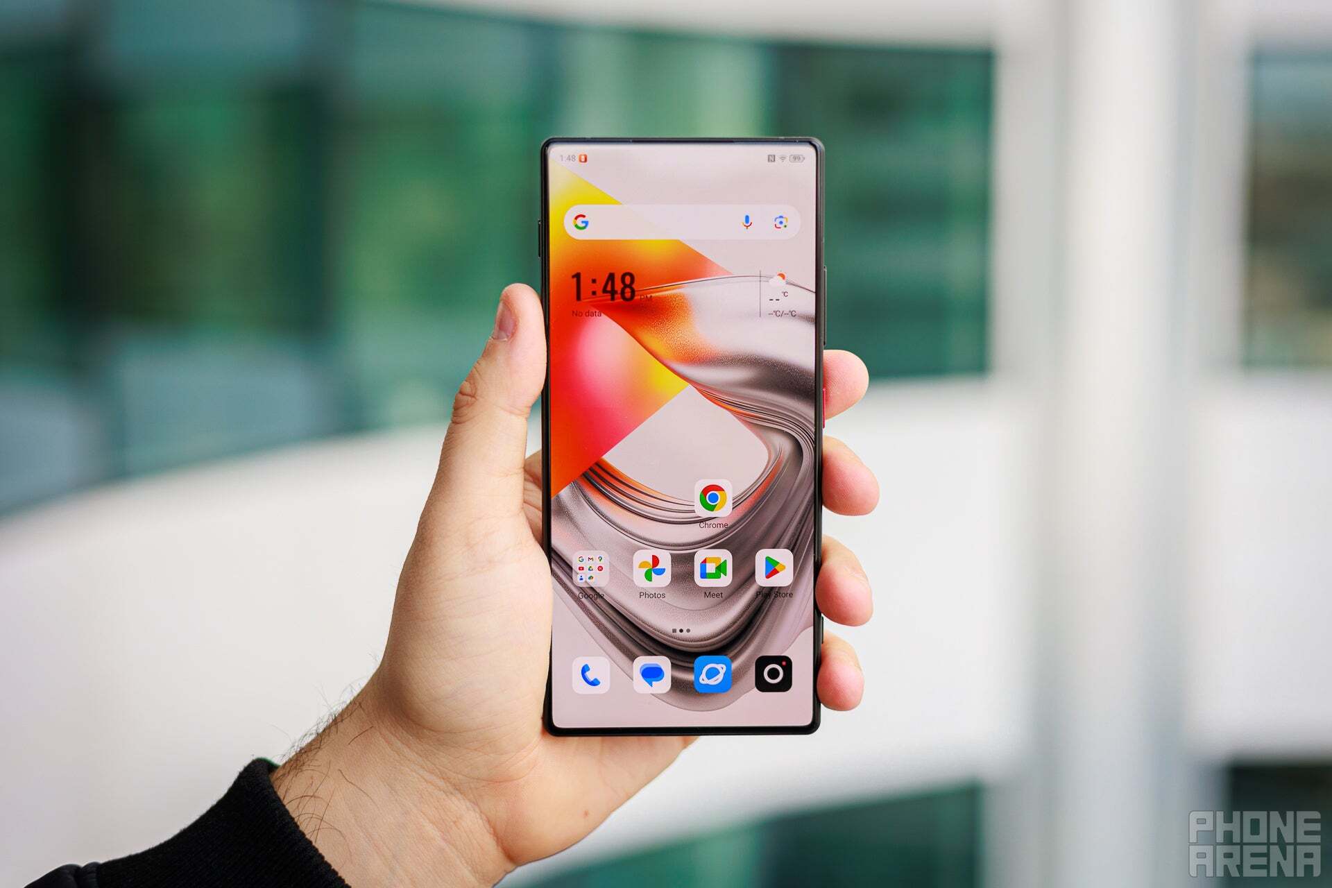 Güzel, kesintisiz, tam ekran tasarım (Resim: PhoneArena) - Galaxy S24 Ultra'dan daha hızlı, yarı fiyatına: Bu yeni, yeterince değeri bilinmeyen telefon tam bir çalma ürünü