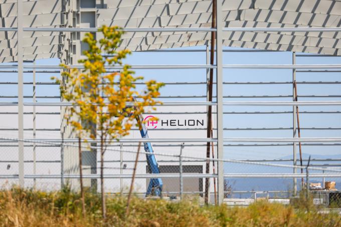 İşçiler Washington eyaletinde Helion tesisini inşa ediyorlar.