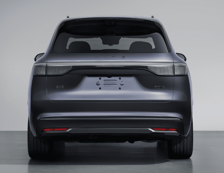 Huawei'den Mercedes-Maybach GLS ve BMW X7'nin katili, 100 km'de 1 litrenin altında yakıt tüketimiyle daha uygun fiyatlı bir versiyon alacak. Aito M8 crossover'ın gizliliği kaldırıldı