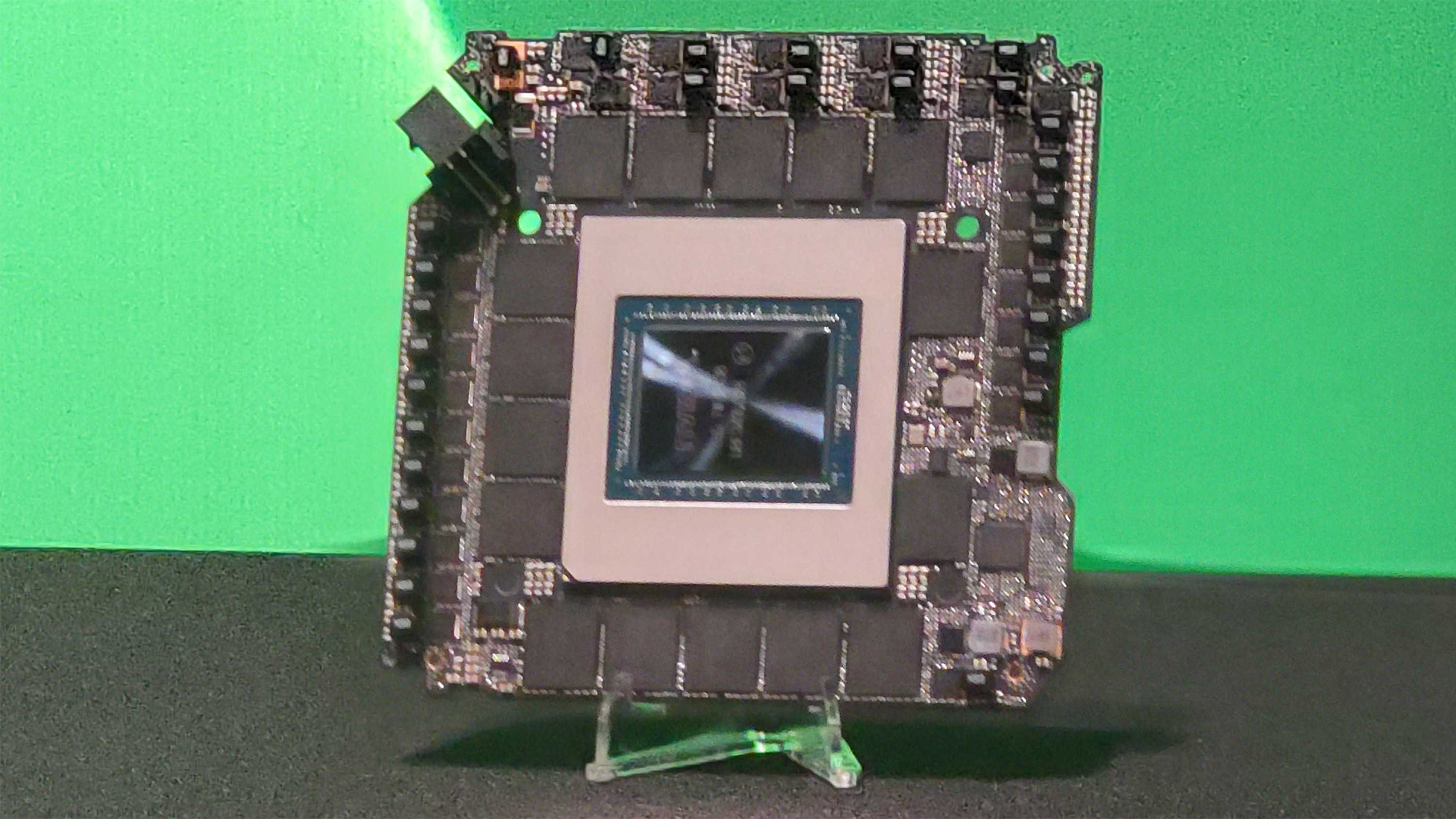 Nvidia'nın GeForce RTX 5090'ının ana PCB'si