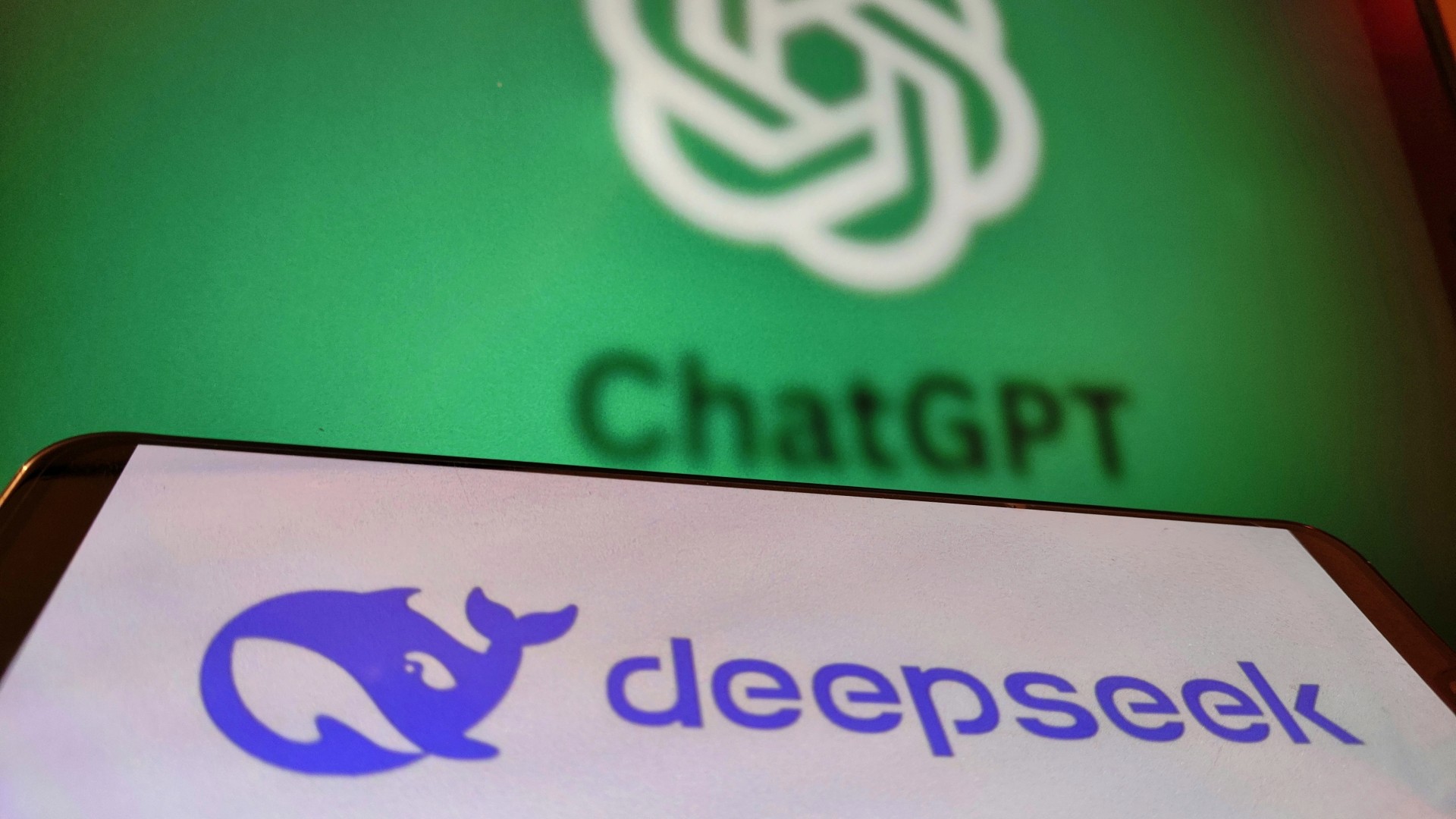 Deepseek ve Chatgpt logoları