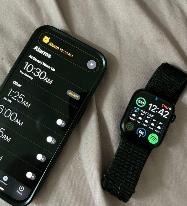 Fotoğraf, sabah 1'den 0'a ayarlanmış bir iPhone alarmının öğleden sonra 14'e kadar çalmadığını gösteriyor. | Resim kredisi-bryanlolwut, Reddit abonesi - Özellikle ilgili sorun, iPhone kullanıcılarını kovulma, sınıfta kalma ve hastalanma riskiyle karşı karşıya bırakıyor
