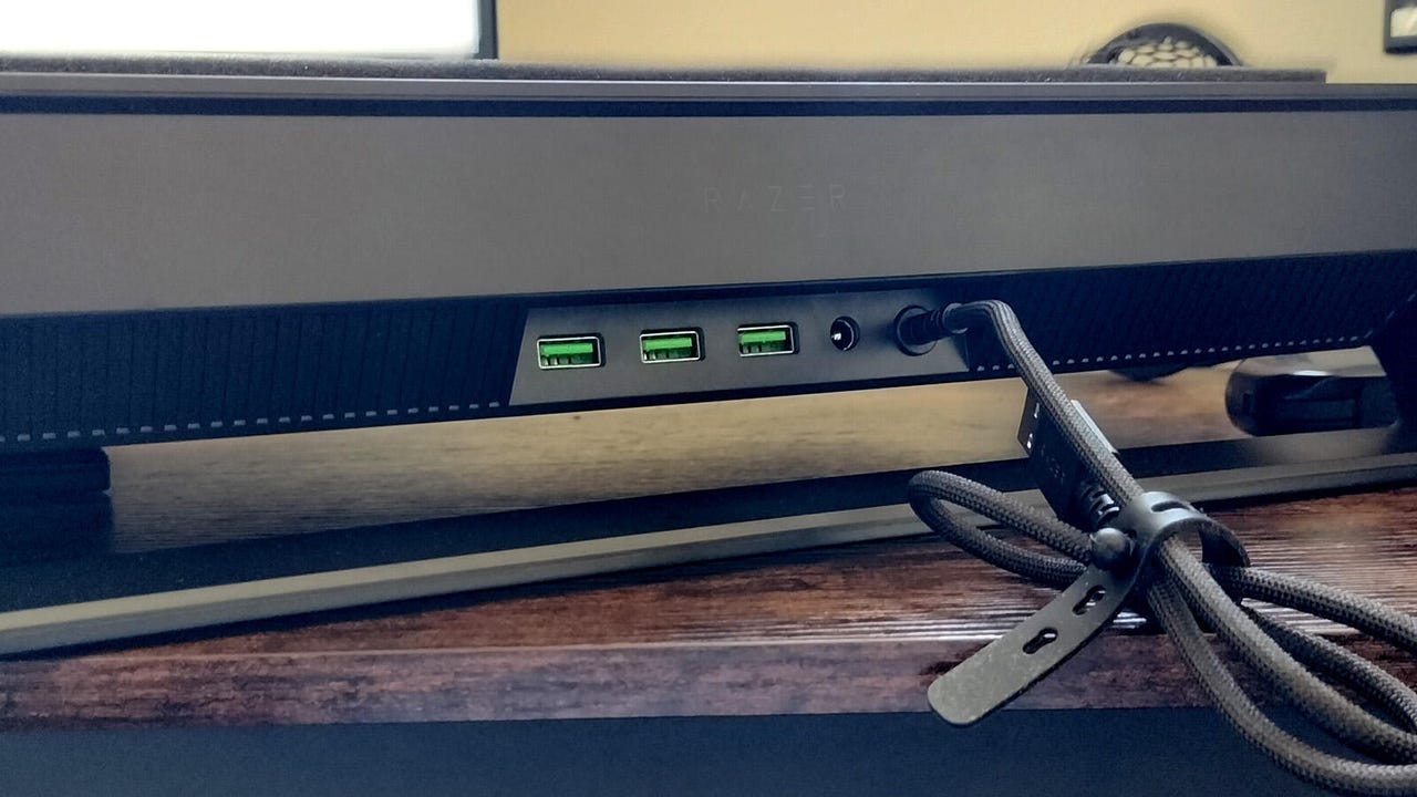 lenovo-loq-tower-17irr9-görüntü-geri