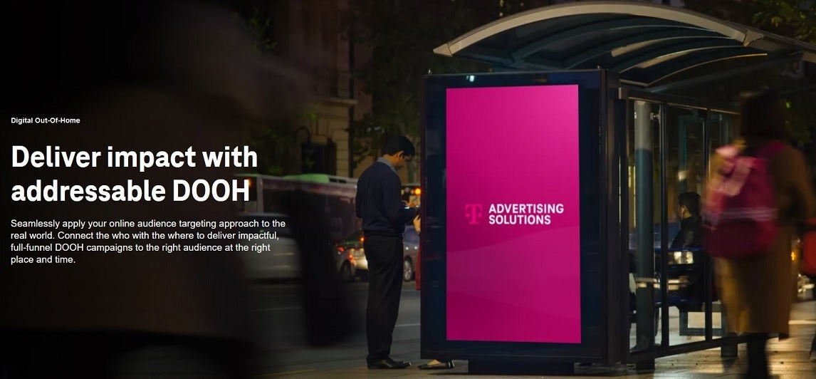 T-Mobile'ın reklam birimi zaten DOOH reklamları sunuyor. | Resim kredisi-T-Mobile - T-Mobile, dijital ekranları kullanan bir sektörü dönüştürecek bir sonraki satın alımını duyurdu