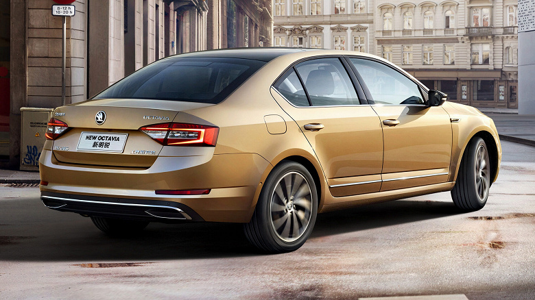 Üst düzey bir Lada Vesta fiyatına otomatik şanzımanla Rus yollarında kanıtlanmış bir Skoda. Yeni Skoda Octavia A7 Rusya'ya getirildi, fiyatlar 2,4 milyon ruble'den başlıyor