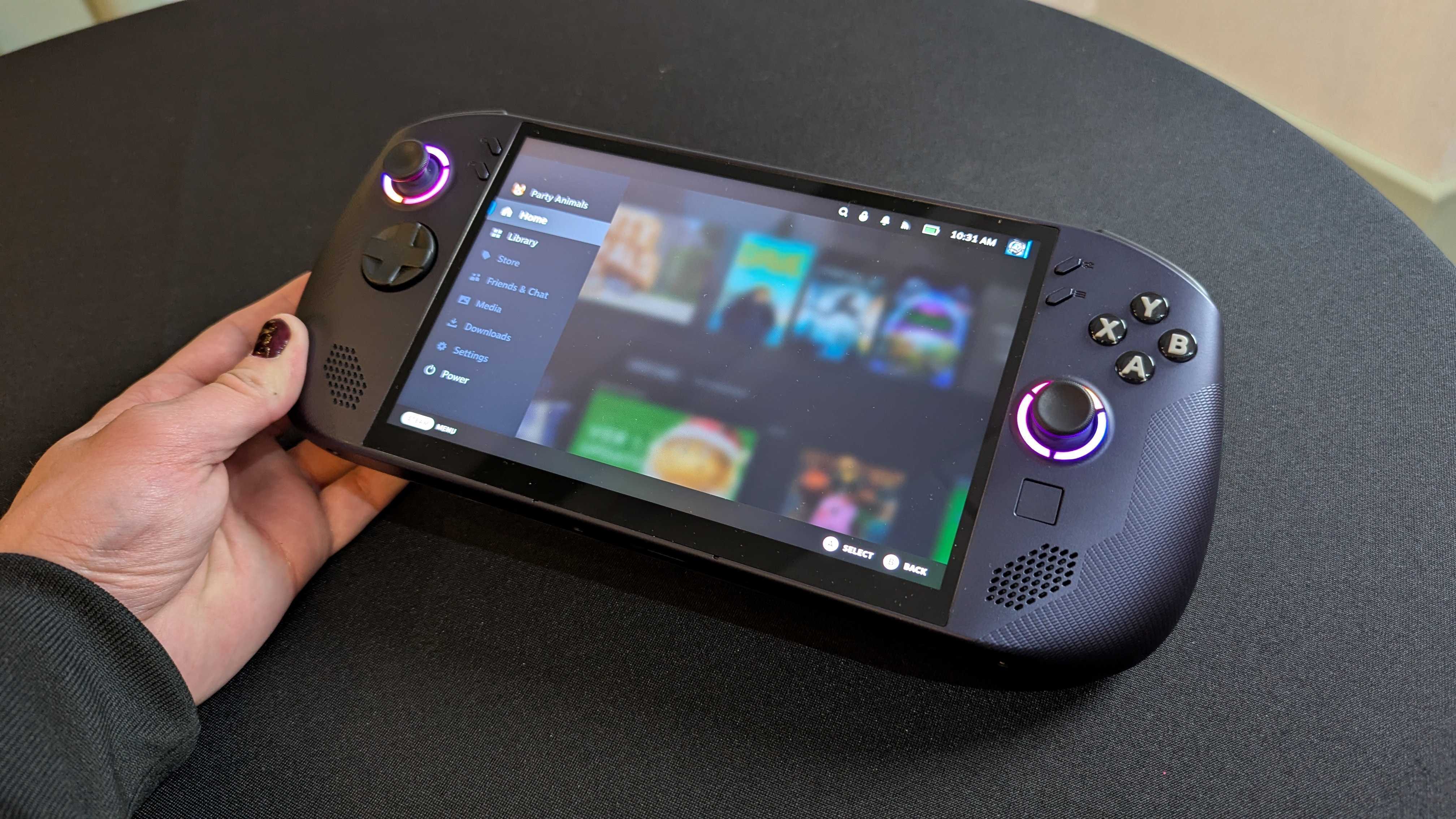 Elinde SteamOS'lu bir Lenovo Legion Go S var.