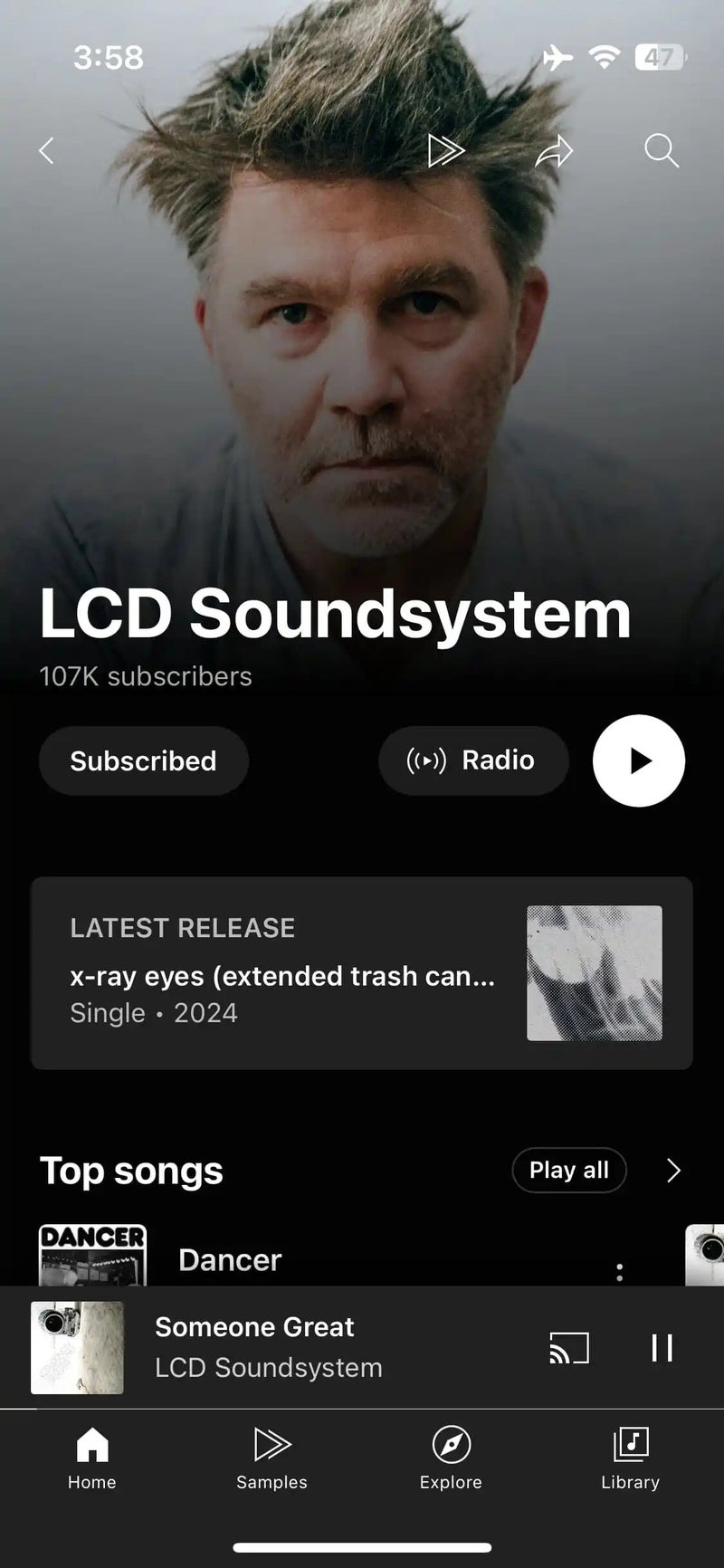 YouTube Music uygulamasındaki bir sanatçı sayfasının ekran görüntüsü. 