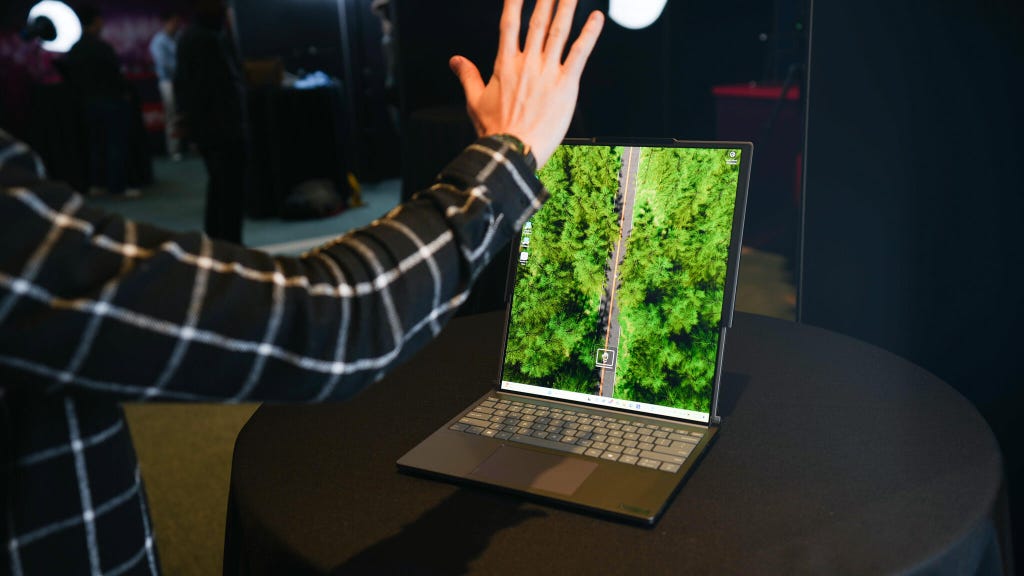 Lenovo'nun katlanabilir dizüstü bilgisayarı ThinkBook Plus Gen 6, CES 2025'te sunuldu